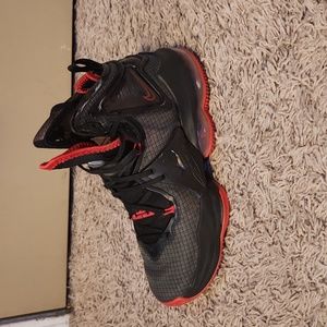 Lebron JAMES XIX Size boys 7